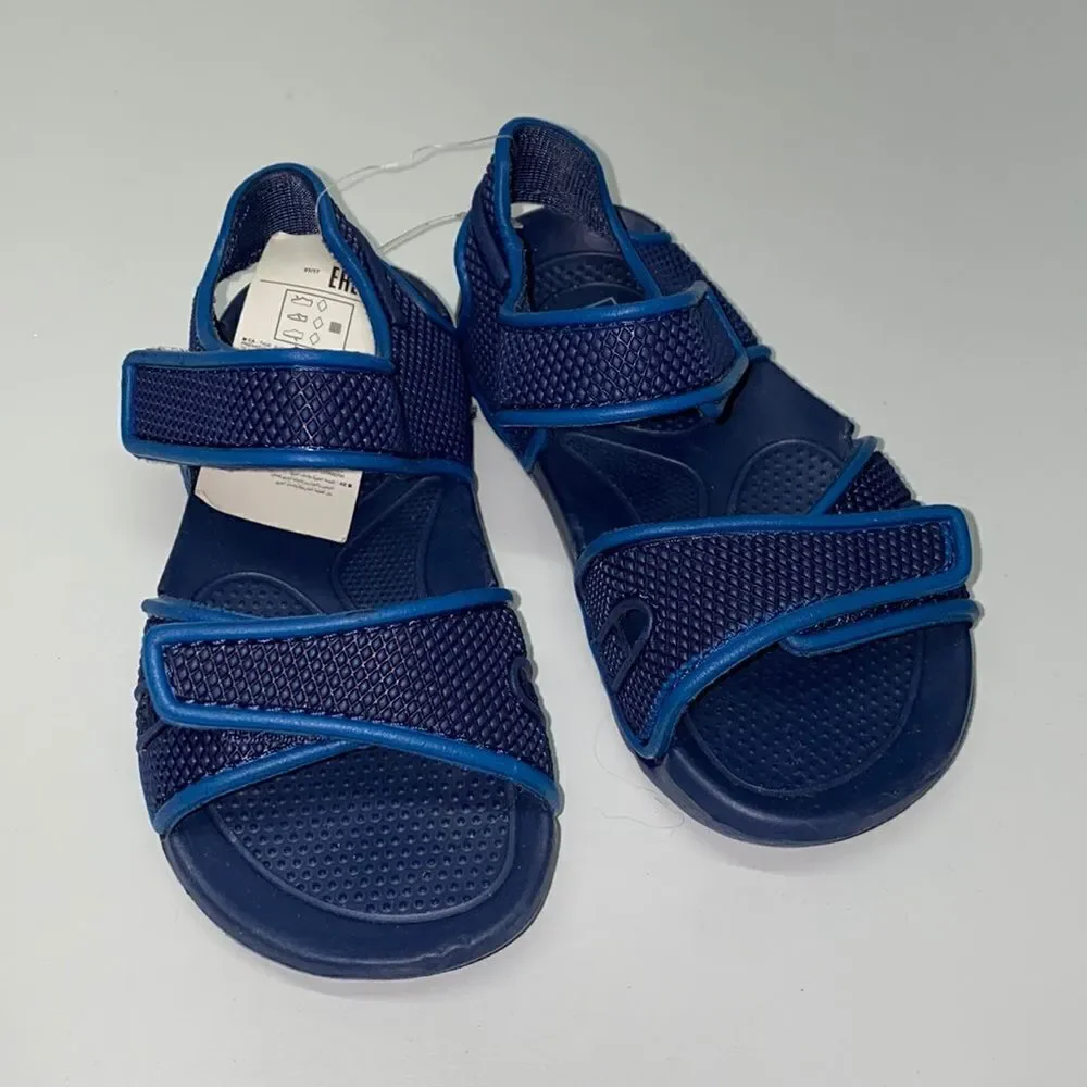 🔥Gap kids shoes  sandals play/water Sz 5/6 New (200)
